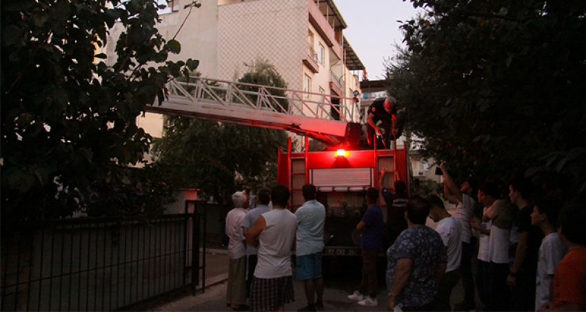 Binadan gelen 'kötü koku' ihbarı polisi harekete geçirdi.