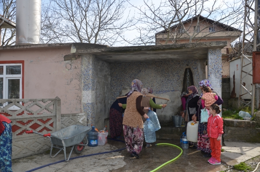 Köy halkı, ödenmeyen fatura nedeniyle 2.5 yıldır susuz