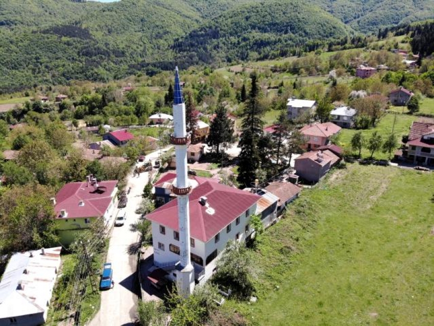 'Bir şeyim yok' diyerek camiye giden kişi koronavirüs çıktı! Beraber namaz kıldığı 6 kişi virüsten yaşamını yitirdi