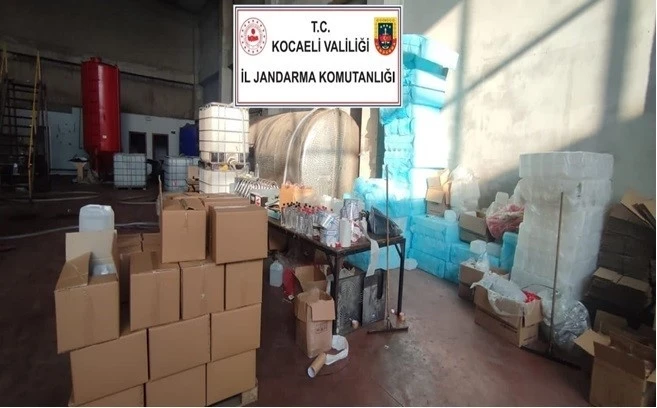 Kocaeli’de 16 ton 990 litre etil alkol ele geçirildi
