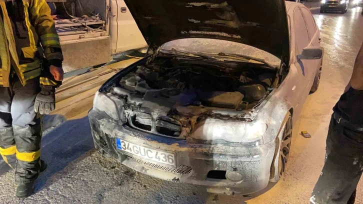 Kocaeli’de seyir halindeki otomobilde yangın
