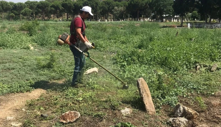 Koçarlı’da mezarlık ve camiler bayrama hazırlanıyor
