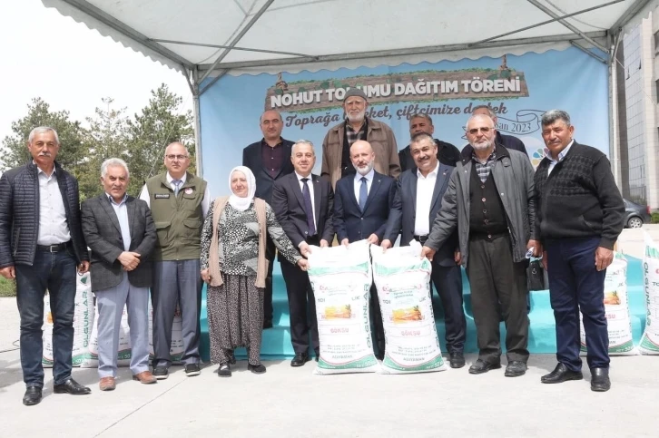 Kocasinan Belediyesi, çiftçiye beyaz sertifikalı 15 ton tohum dağıttı
