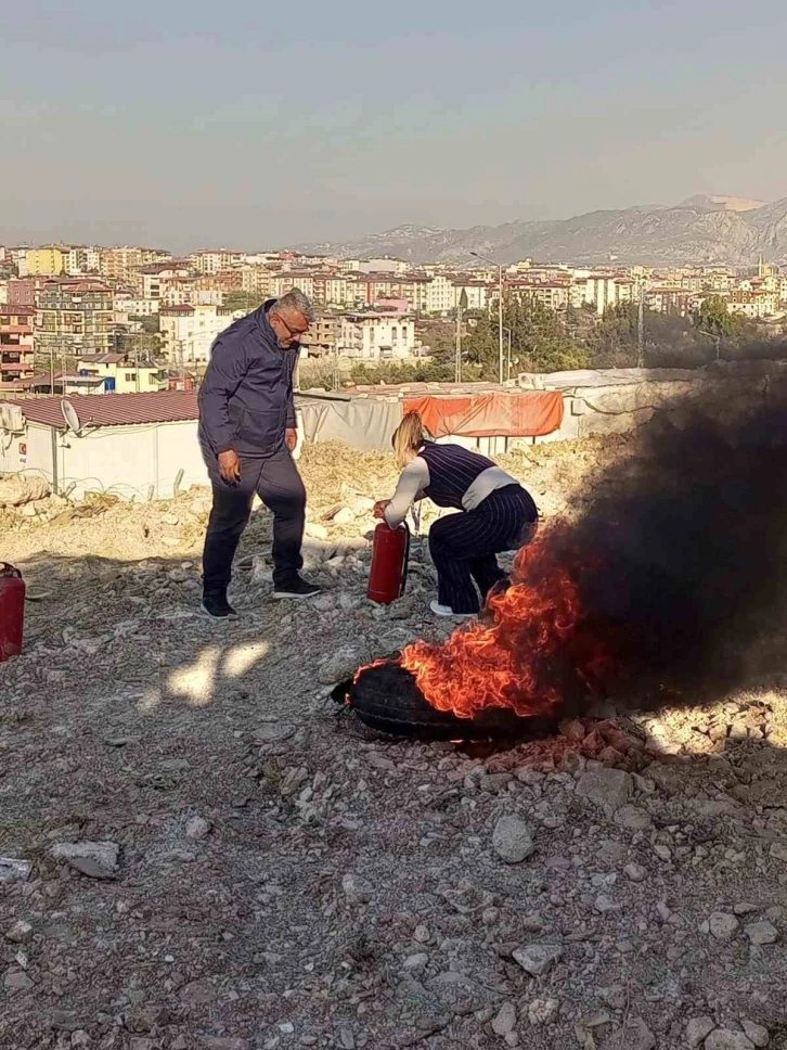 Konteyner kentte yaşayan vatandaşlara yangın güvenliği eğitimi
