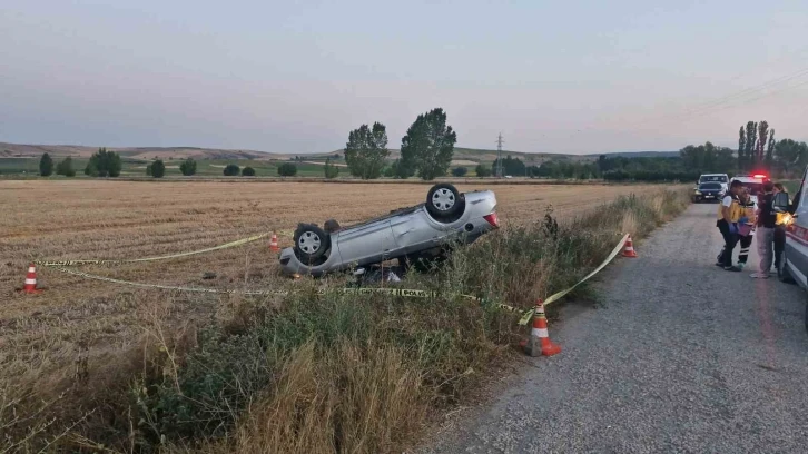 Kontrolden çıkan araç tarlaya uçtu: 1 ölü, 3 yaralı
