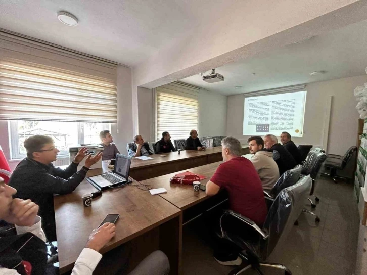 Konya’da çiftçilere yem bitkisi üretimi anlatıldı
