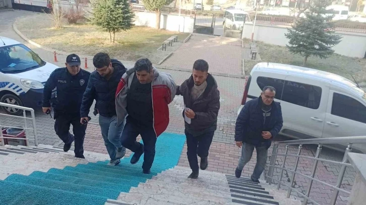 Konya’da eski eşini ve kızını öldüren sanık tutuklandı
