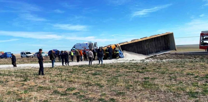 Konya’da hafriyat kamyonu devrildi: 1 yaralı
