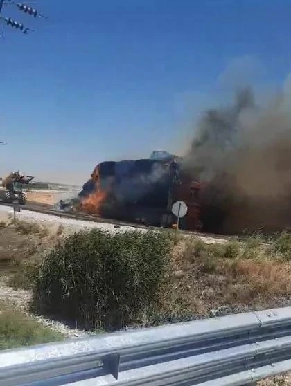 Konya’da tonlarca saman balyası yandı
