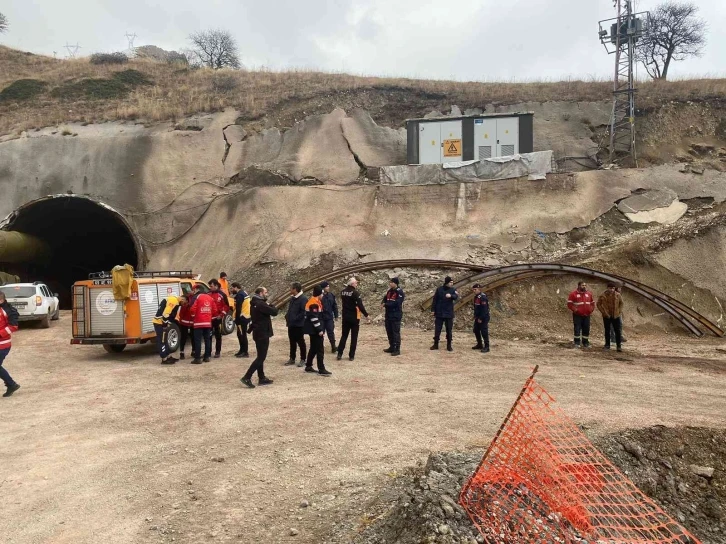 Kop tünelinde göçük: 5 işçi yaralandı