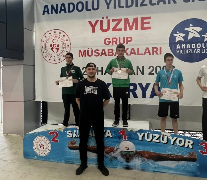 Körfezli gençler Sakarya’dan madalyalarla döndü