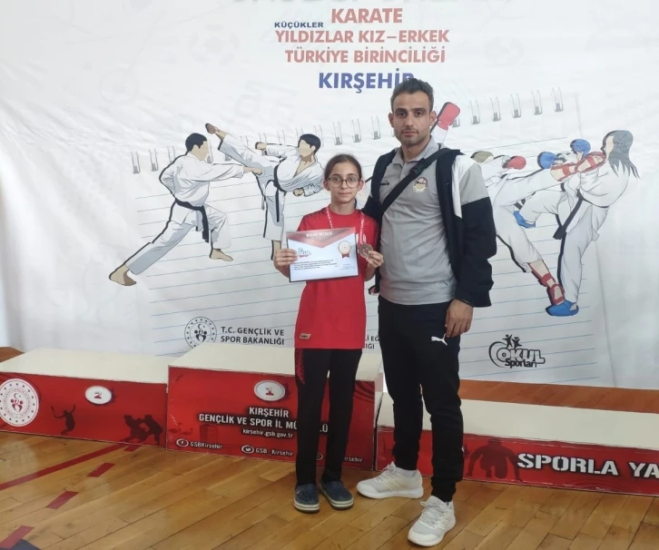 Körfezli Leylanur karate şampiyonasında Türkiye üçüncüsü oldu
