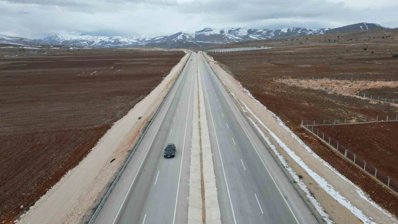 Korkuteli-Elmalı yolu yarın hizmete açılıyor
