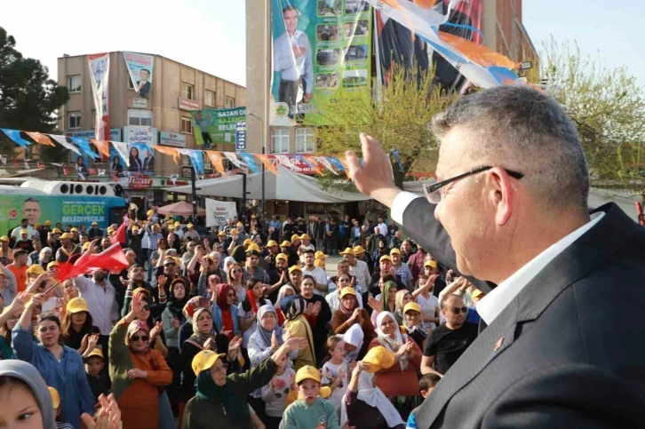 Köşk’te Güler galibiyetini kutladı
