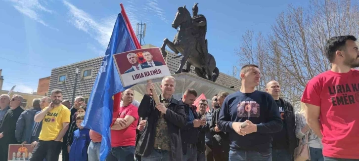 Kosova’da eski Cumhurbaşkanı Thaçi için destek gösterisi