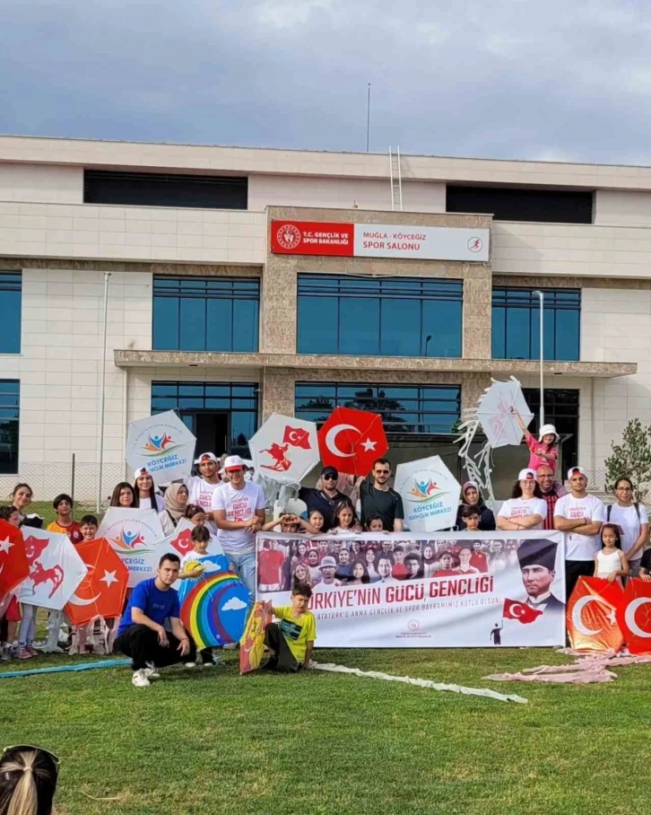 Köyceğiz’de uçurtmalar neşeyle uçuruldu
