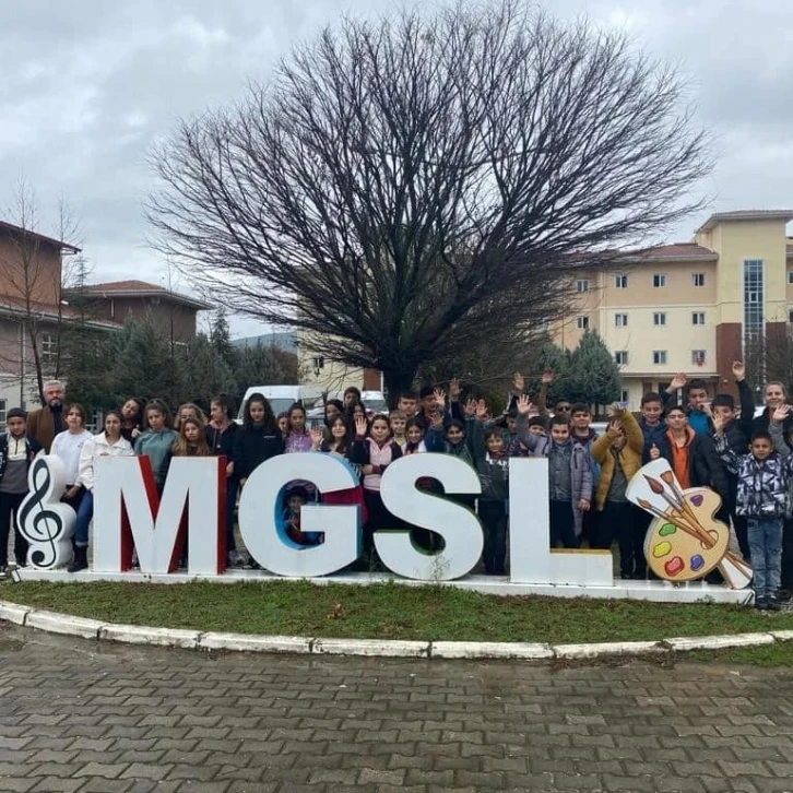 Köyceğiz Ortaokulu öğrencileri Muğla’daki okulları gezdi
