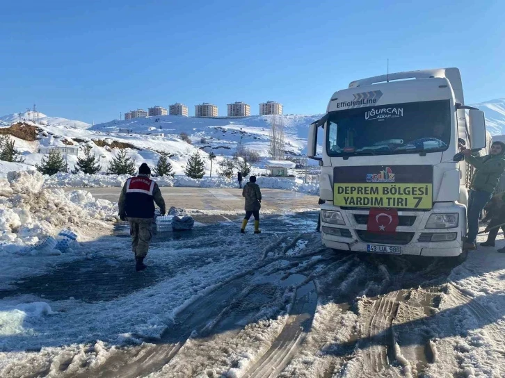 Köylerdeki depremzedelere orman personeli yetişiyor