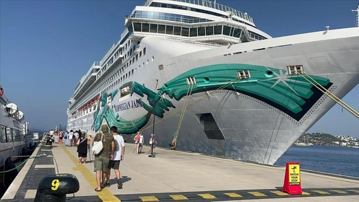 Kruvaziyer "Norwegian Jade" isimli kruvaziyer Bodrum'da 