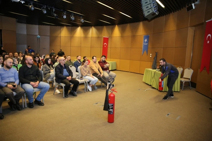 Küçükçekmece Belediyesi personele temel afet bilinci eğitimi düzenledi
