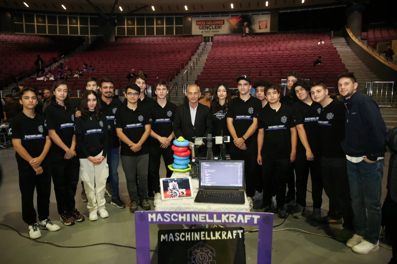 Küçükçekmece’de VEX Robotics heyecanı