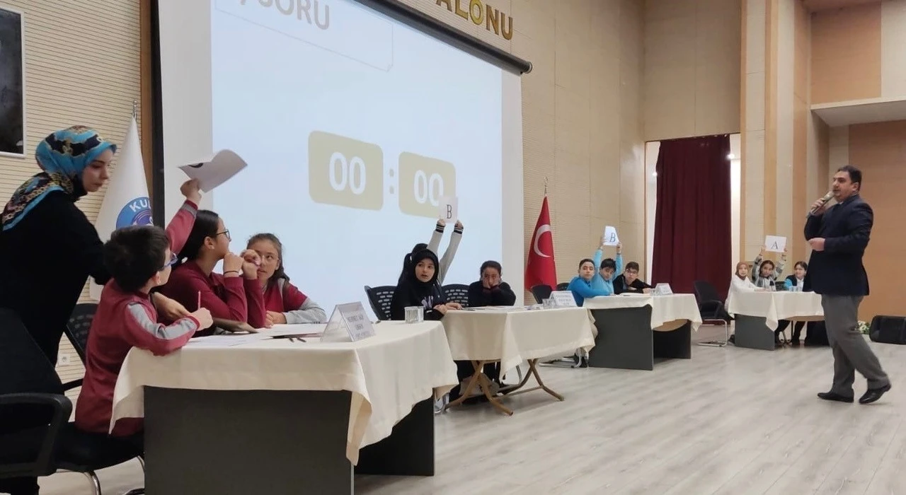 Kulu’da &quot;Haydi Bil Bakalım&quot; Bilgi ve Kültür Yarışması ilçe finali yapıldı
