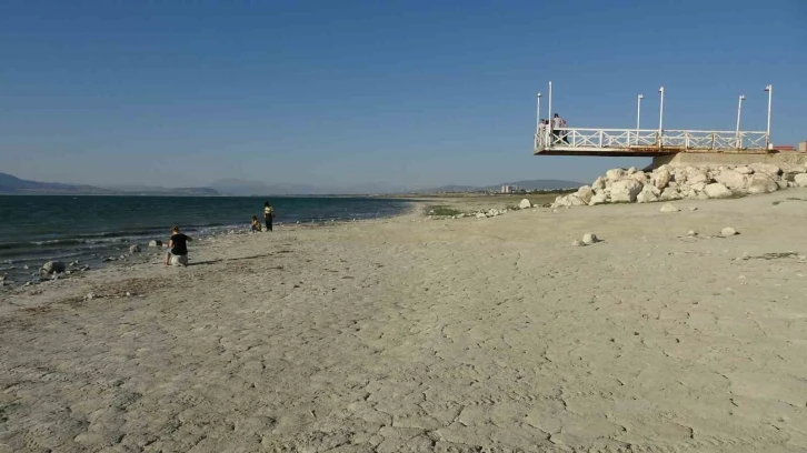 Kuraklıkla boğuşan Burdur Gölü son elli yılda üçte birini kaybetti
