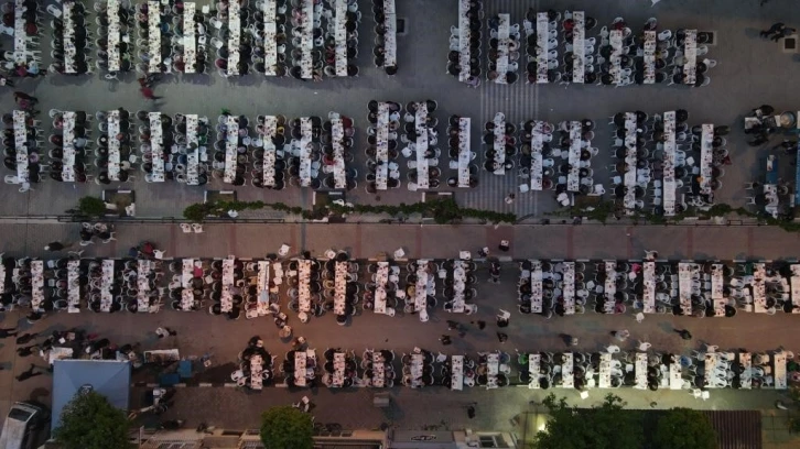 Kurtuluş Mahallesi’nde iftar alanı yollara taştı
