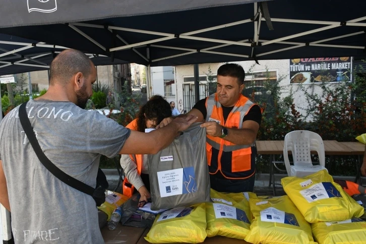 Kuşadası Belediyesi’nden 911 öğrenciye kırtasiye desteği
