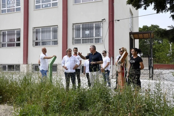 Kuşadası Belediyesi okullara desteğini sürdürüyor
