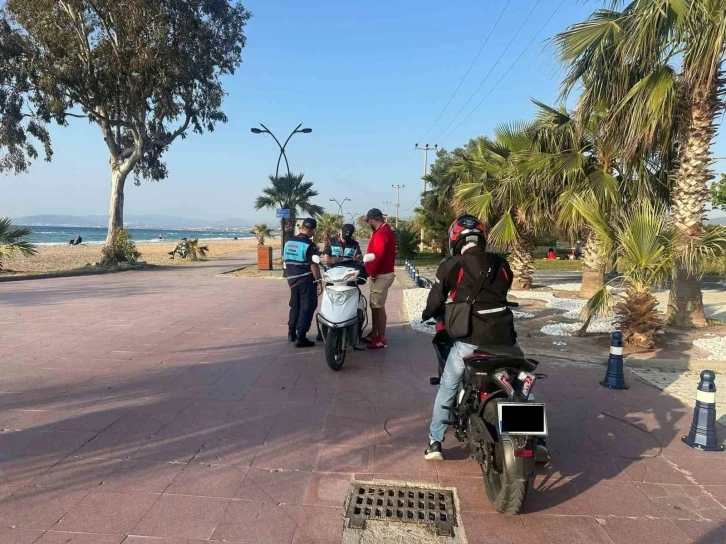 Kuşadası jandarmasından bisiklet yolunda denetim
