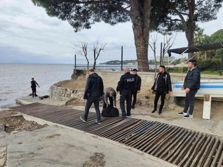 Kuşadası’nda 3 düzensiz göçmen ile 2 organizatör yakalandı
