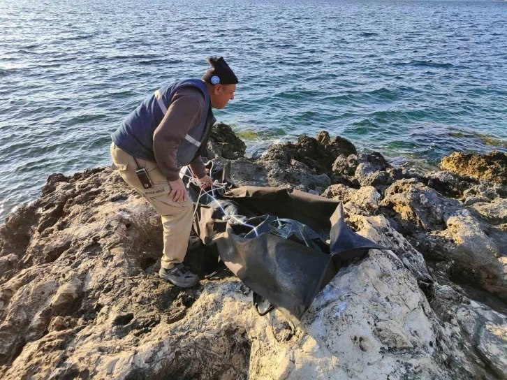 Kuşadası’nda kıyıya baş, kol ve bacakları olmayan 2 erkek cesedi vurdu
