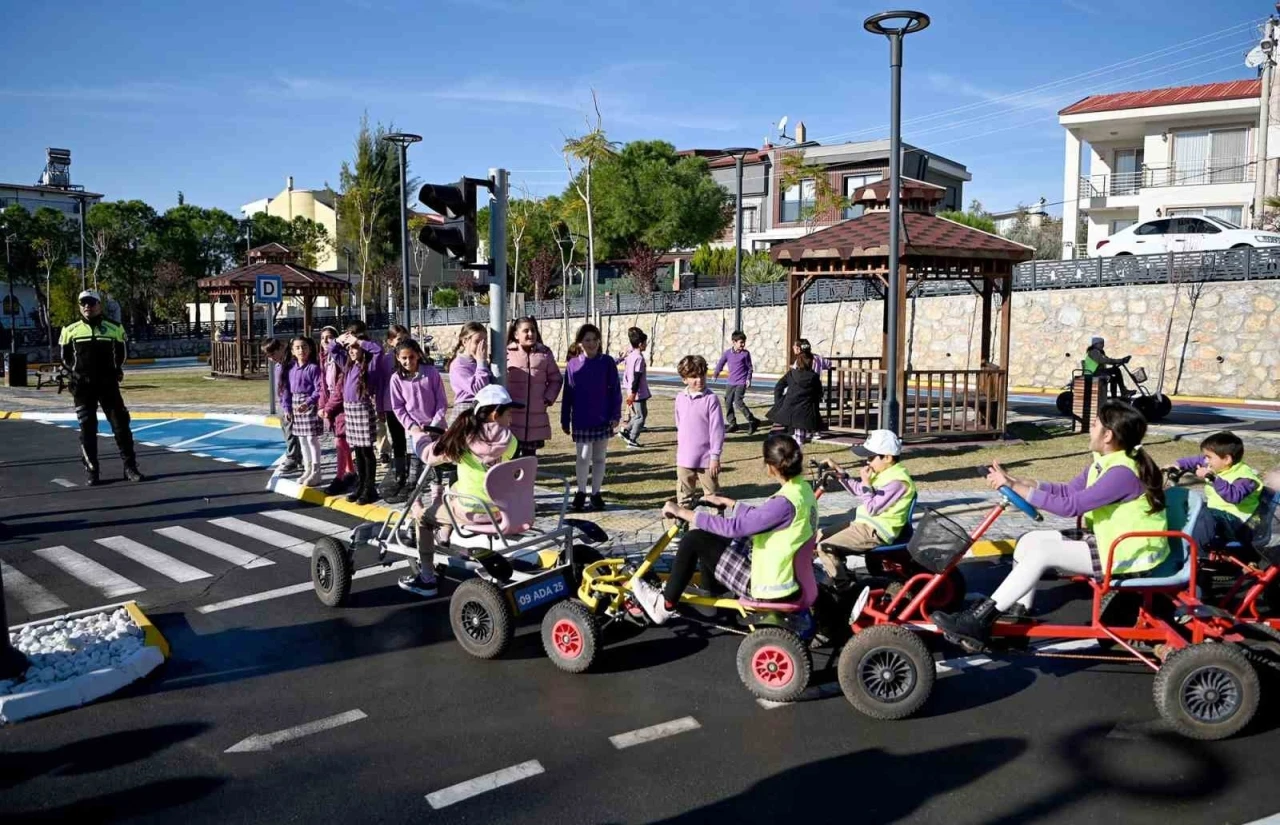 Kuşadası’nda trafik ve eğitim parkı ilk misafirlerini ağırladı
