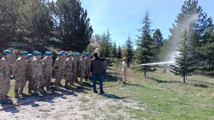 Kütahya’da Komando Bölüğüne "Bitki Örtüsü ve Orman Yangınları Müdahale” eğitimi
