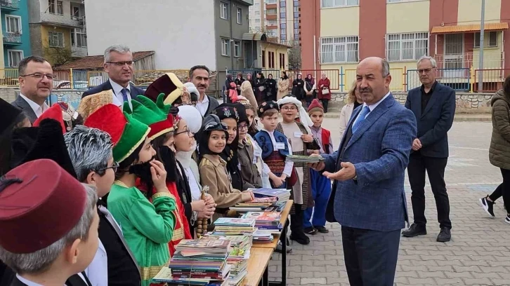 Kütahya’da minik öğrenciler tarihe yön veren kahramanların rolüne büründü
