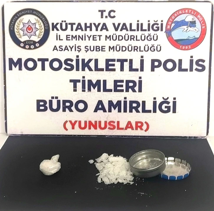 Kütahya’da motosikletteki şahısların üzerinde uyuşturucu ele geçirildi
