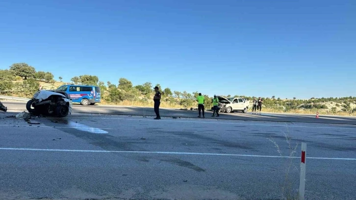 Kütahya’da şerit ihlali yapan araç kazaya neden oldu: 5 yaralı
