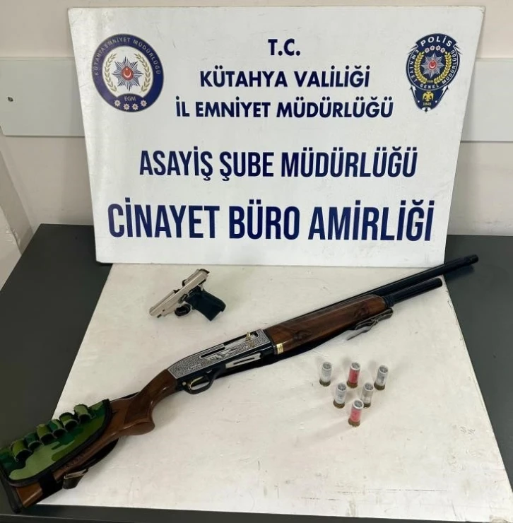 Kütahya’da silahla yakalanan 2 kişi gözaltına alındı
