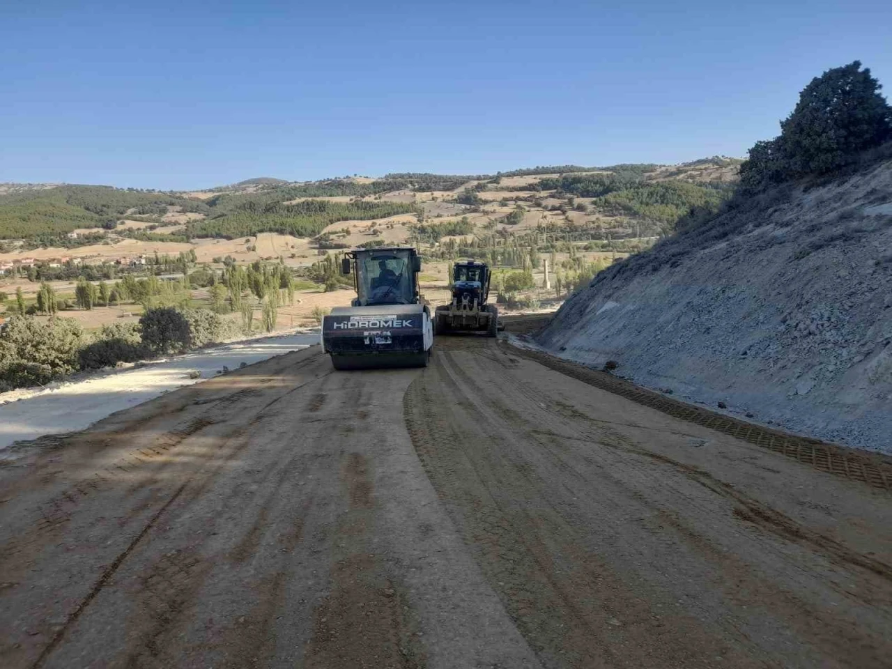 Kütahya İl Özel İdaresinin 2024 yılı köy yolları bakım, onarım, sıcak asfalt çalışmaları
