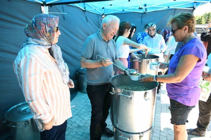 Lapseki Belediyesi aşure geleneği devam ediyor
