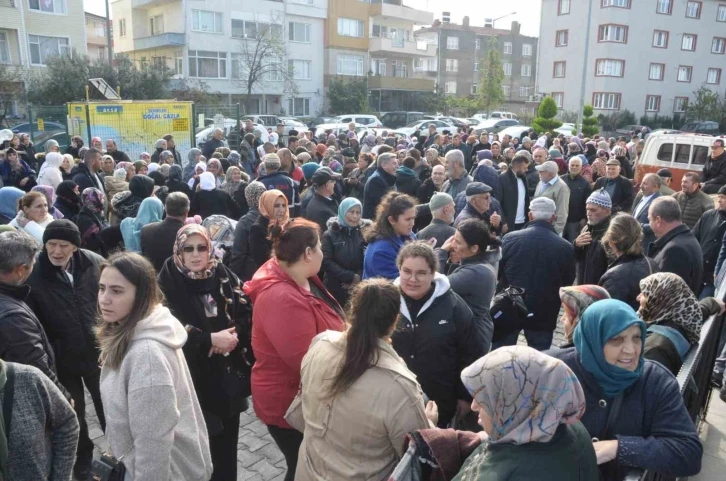 Lapseki’de umre yolcuları dualarla uğurlandı
