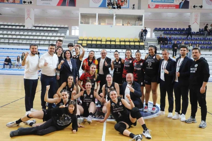 Lidya Garden City Turgutlu Belediyesi Kadın Basketbol Takımı sezonu tamamladı
