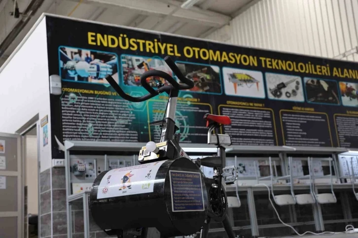 Liseli genç kondisyon bisikletinde harcadığı enerjiyi elektriğe çevirdi
