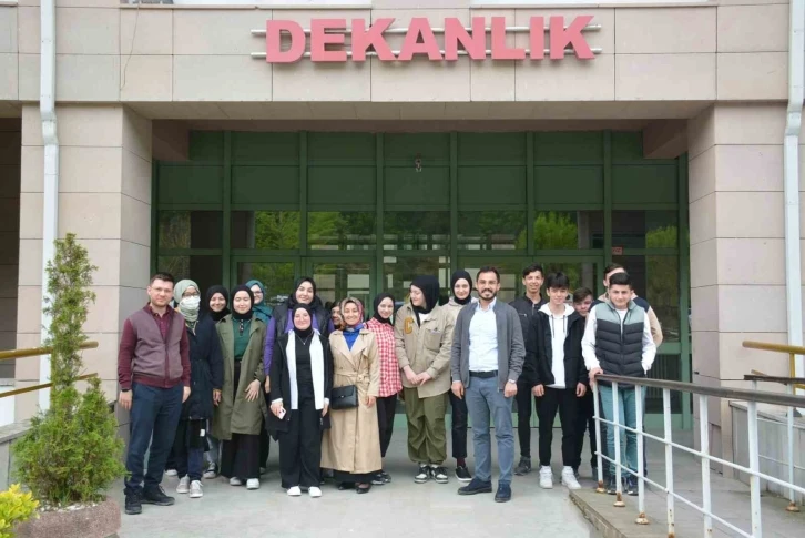 Liseli gençler Düzce Üniversitesi’nde
