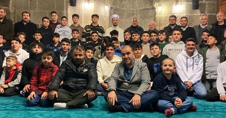 Liseli gençler Ulu Camii’ne akın etti
