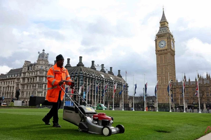 Londra’da taç giyme töreni için hazırlıklar tamamlandı
