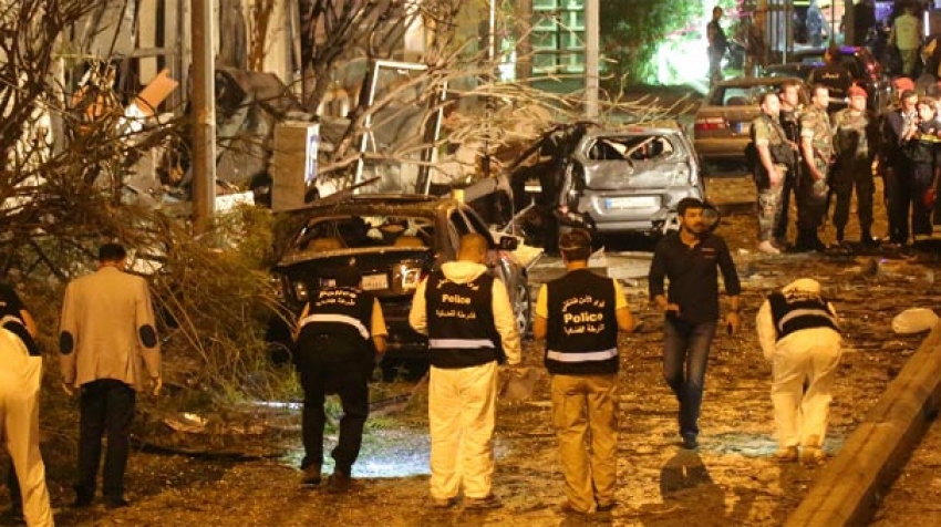 Ülke şokta! 3 canlı bomba kendini patlattı