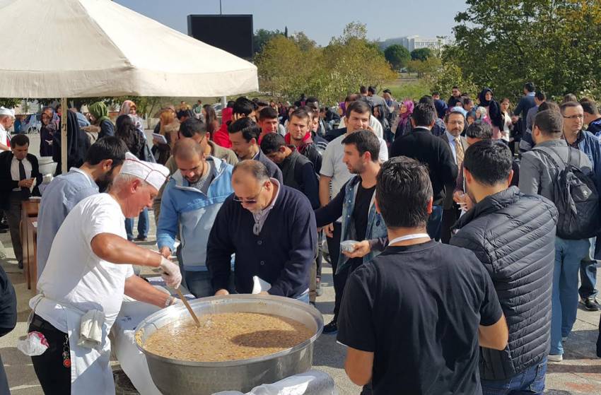 Memur Sen'den U.Ü'de aşure ikramı