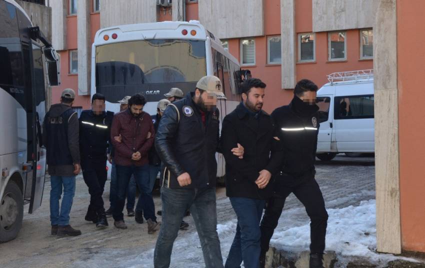 Mardin’de 13 asker tutuklandı